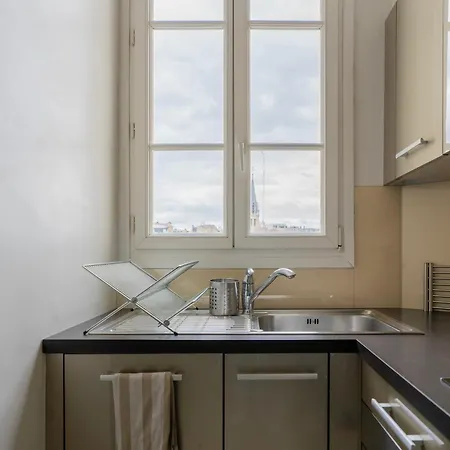 Luxury And Comfort In The Heart Of Apartment *
