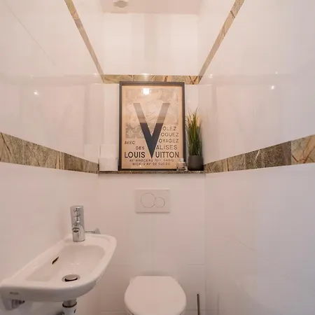 Luxury And Comfort In The Heart Of Apartment *