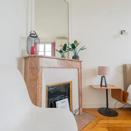 Luxury And Comfort In The Heart Of Apartment *