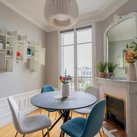 Apartment Luxury And Comfort In The Heart Of Paris