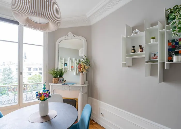 Luxury And Comfort In The Heart Of Apartment *