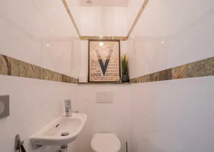Luxury And Comfort In The Heart Of Apartment *
